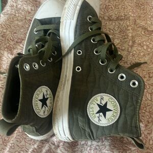 Size 9.5 quilted chuck taylor converse woman’s